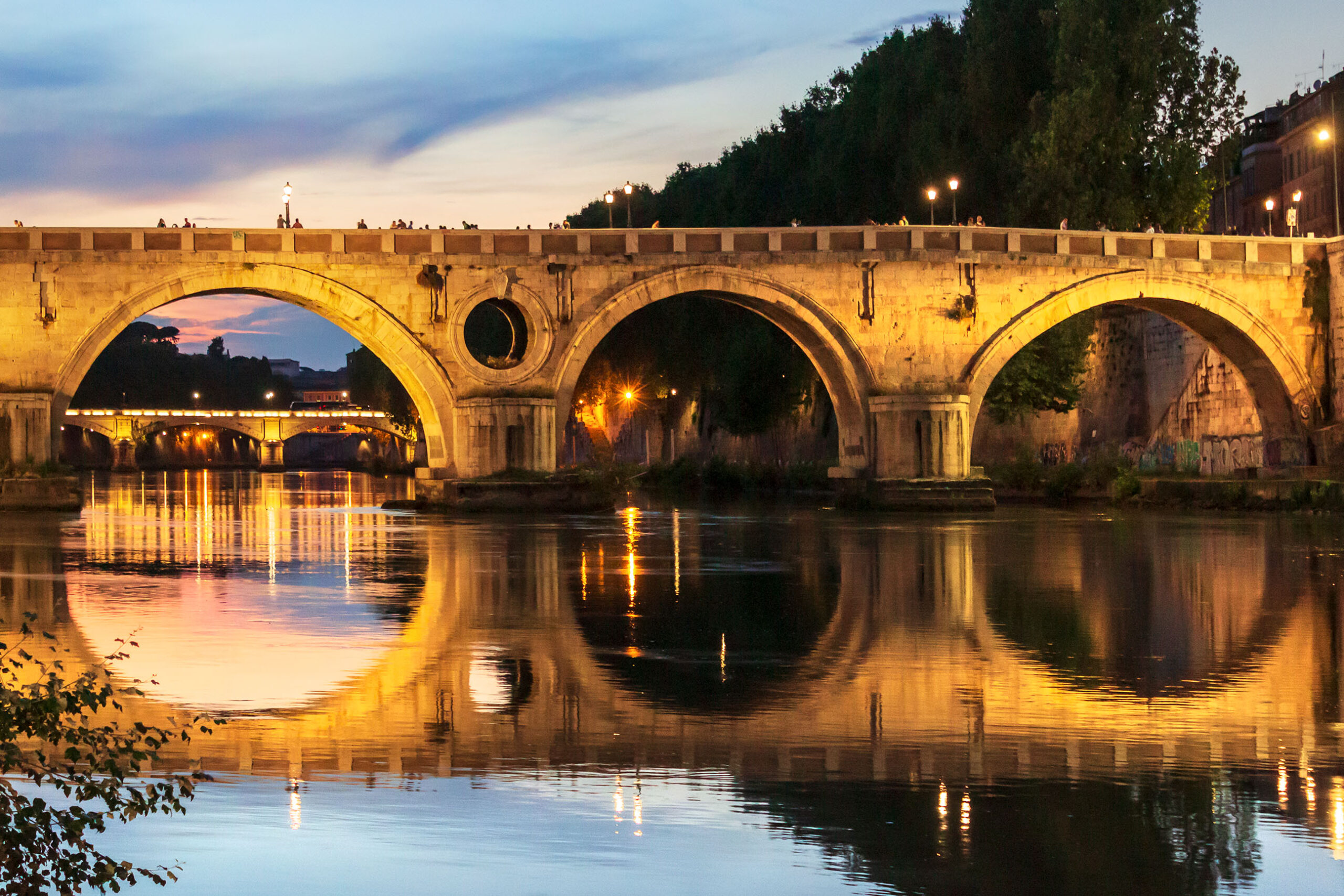 bridge in Rome at night